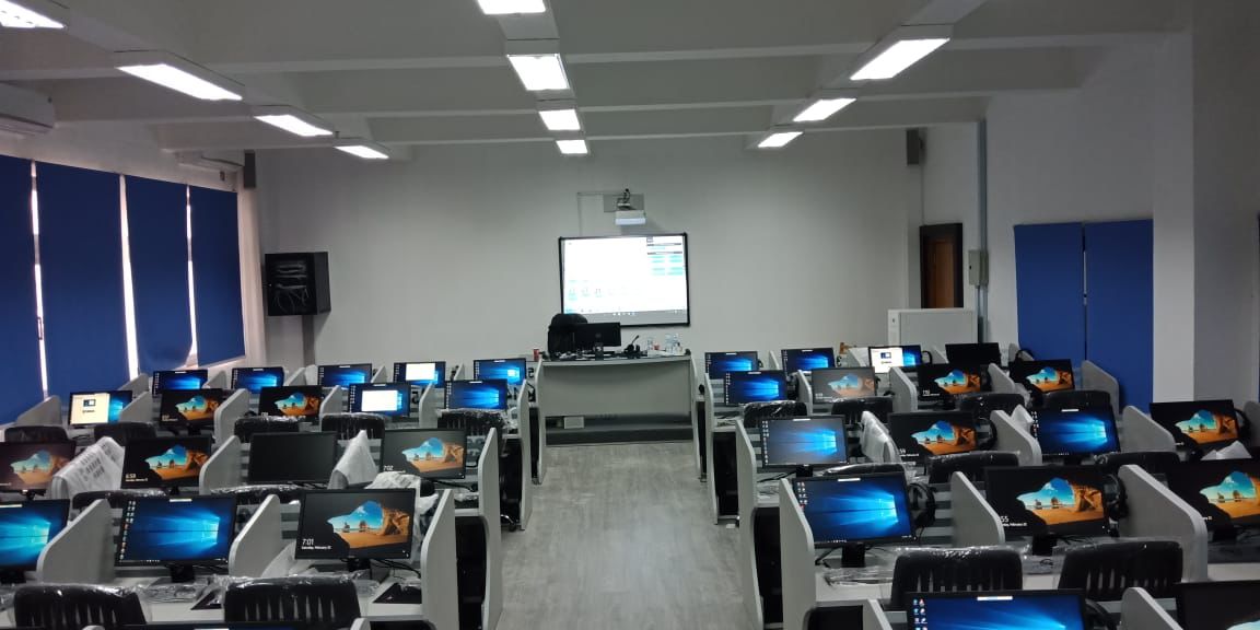 40-station lab with smart board