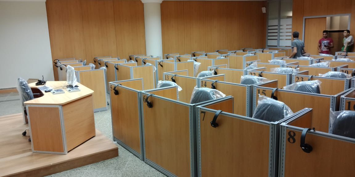 Teacher podium and full classroom lab
